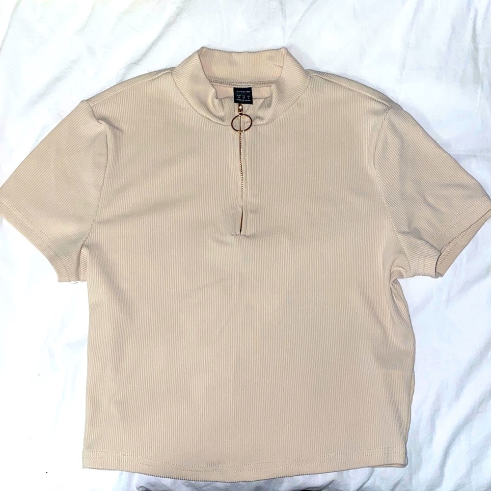 Crème color Zipper Up Crop Shirt